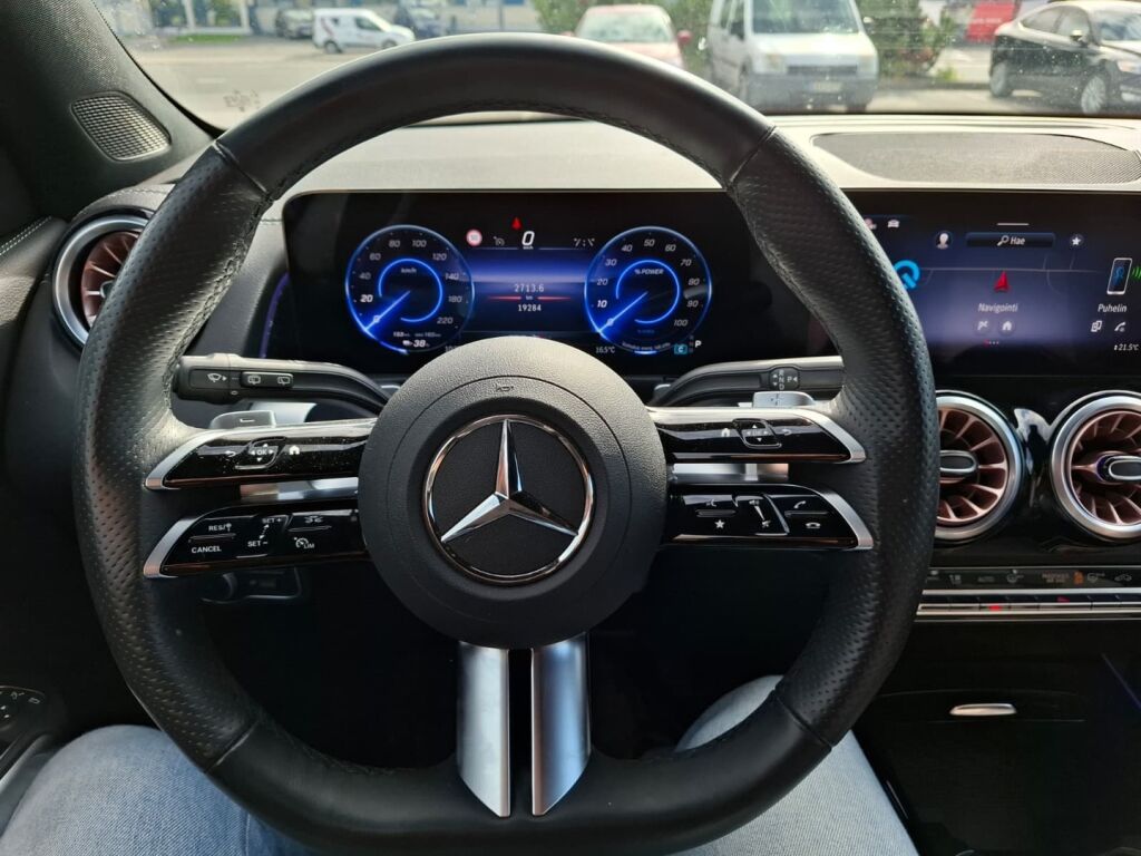 Mercedes-Benz EQB 2025 Musta