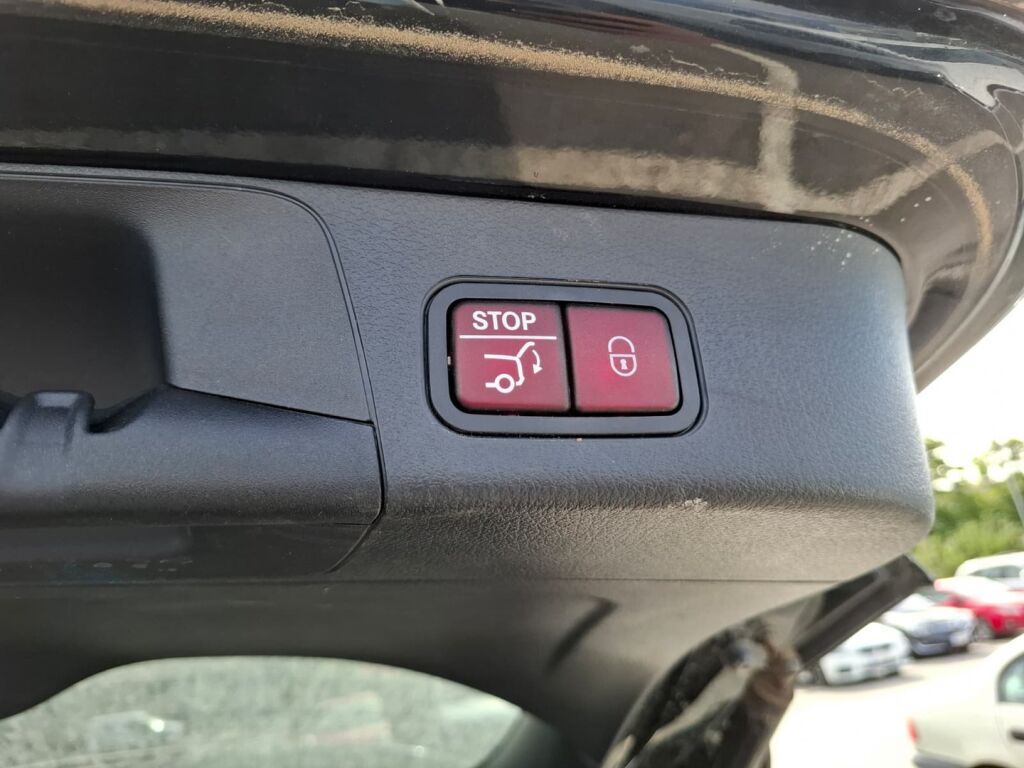 Mercedes-Benz EQB 2025 Musta