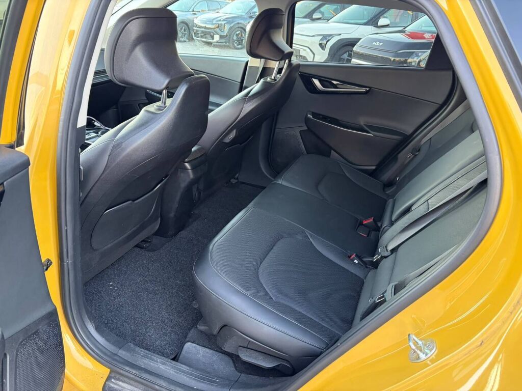Kia EV6 2023 URBAN YELLOW