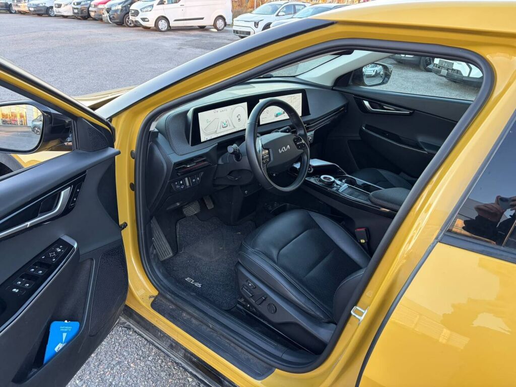 Kia EV6 2023 URBAN YELLOW