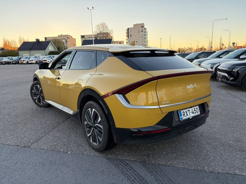 Kia EV6 2023 URBAN YELLOW