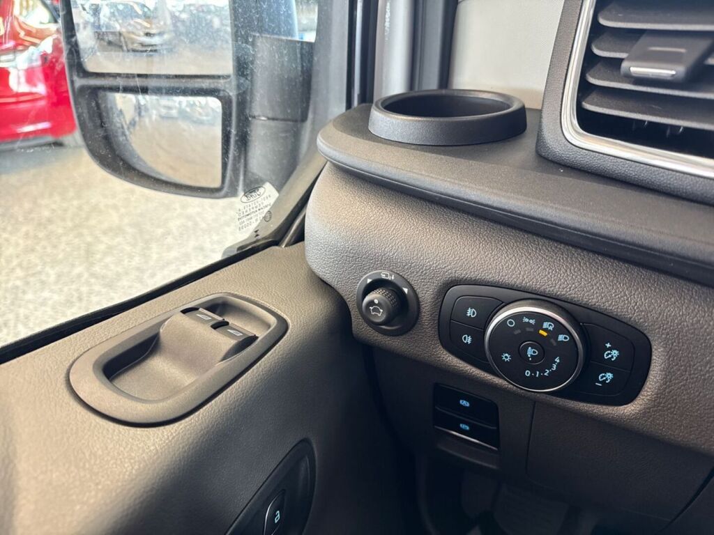 Ford Transit 2026 Frozen White