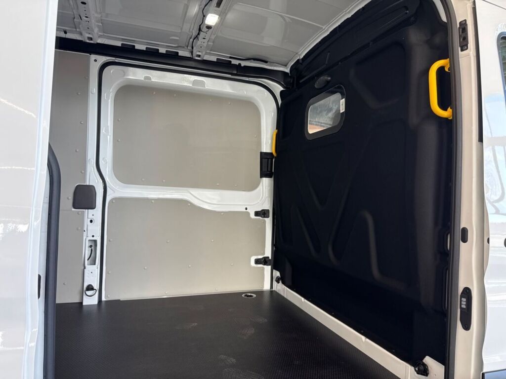 Ford Transit 2026 Frozen White