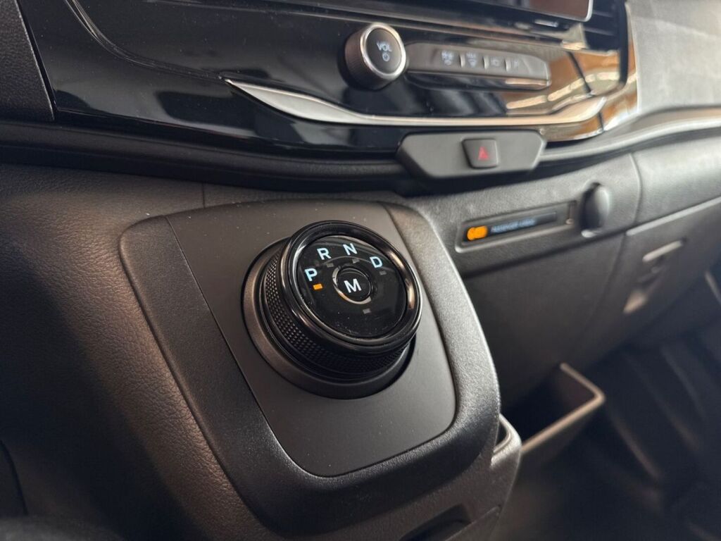 Ford Transit 2026 Frozen White