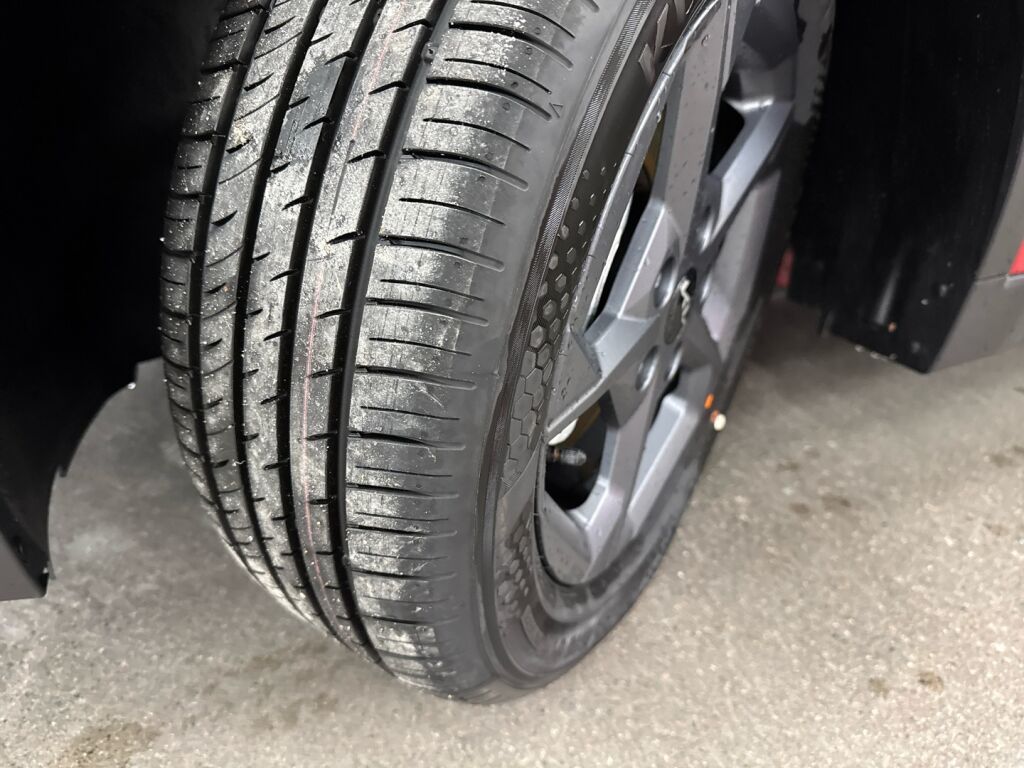 Kia K4 2026 Punainen