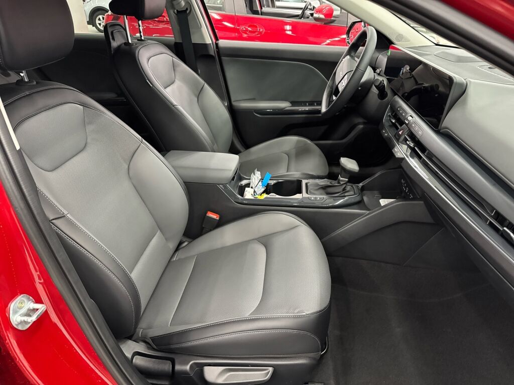 Kia K4 2026 Punainen