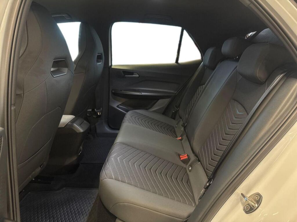 Cupra Born 2025 Valkoinen