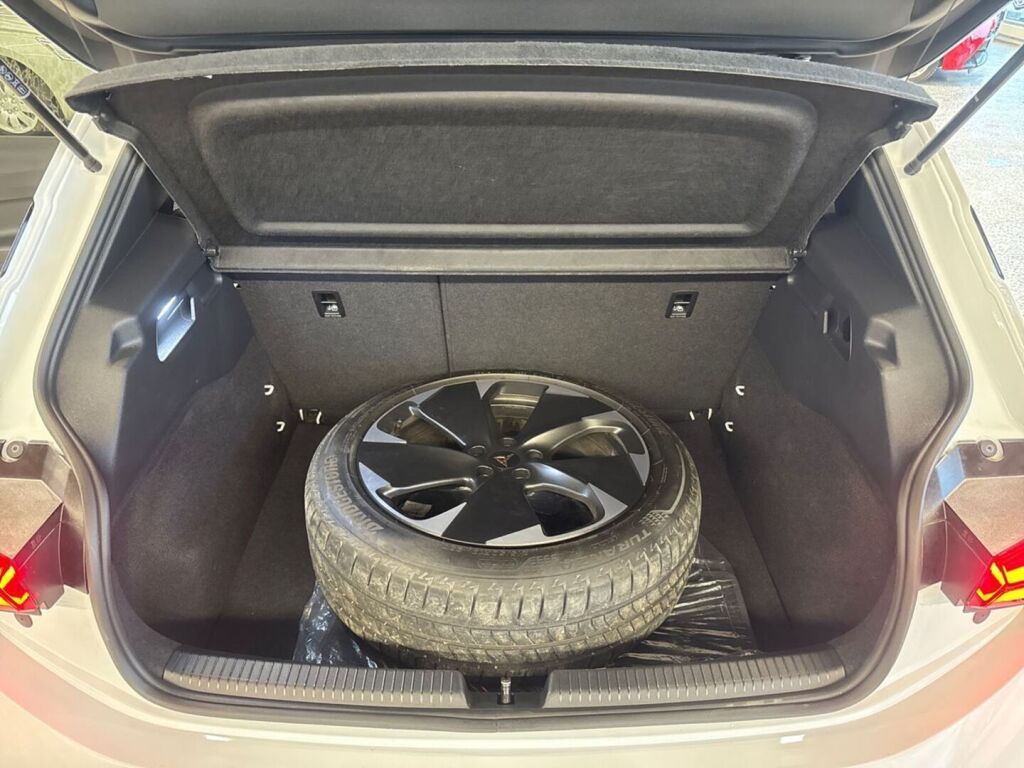 Cupra Born 2025 Valkoinen