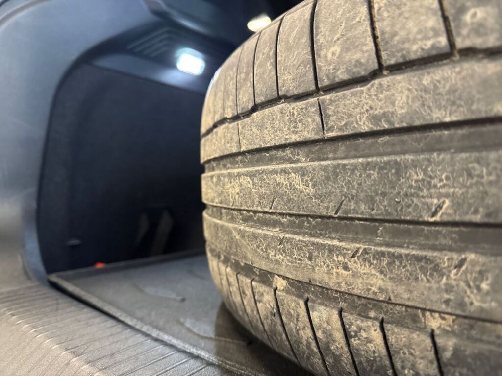 Volkswagen ID.4 2023 Musta