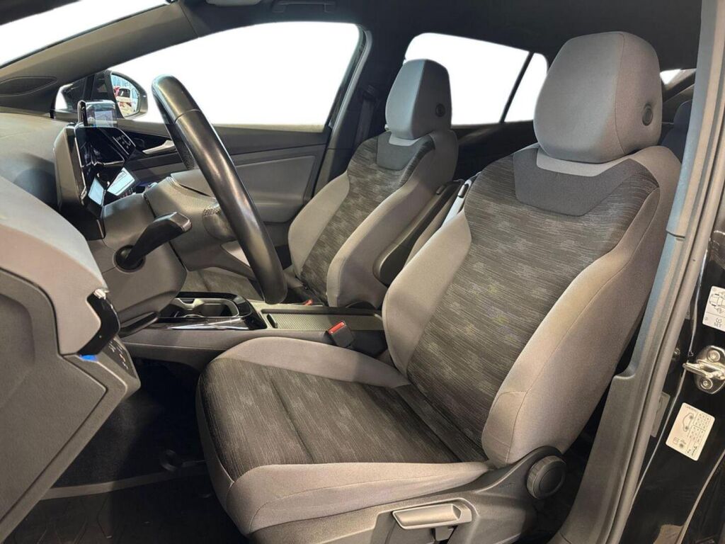 Volkswagen ID.4 2023 Musta