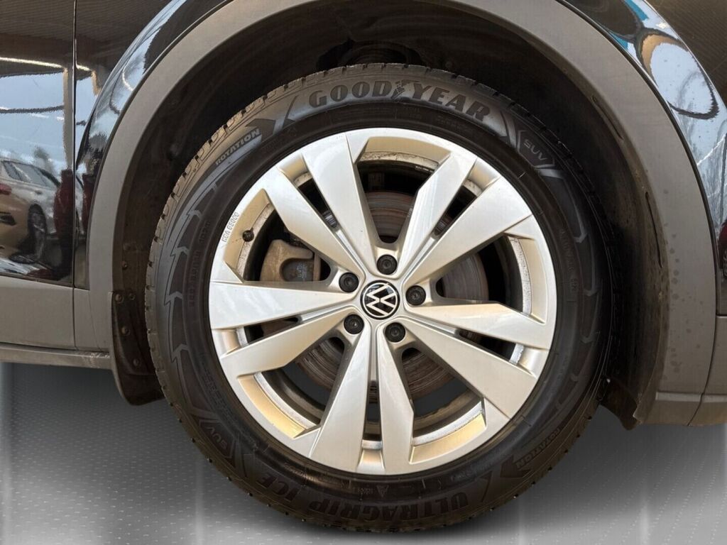 Volkswagen ID.4 2023 Musta