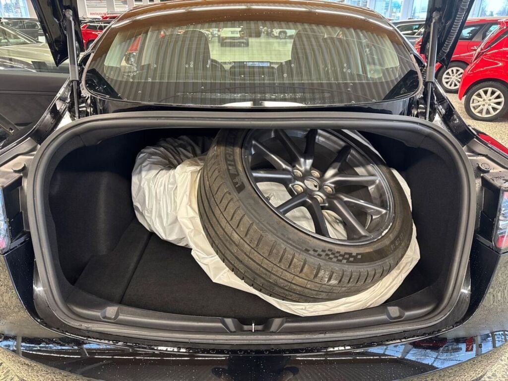 Tesla Model 3 2020 Musta