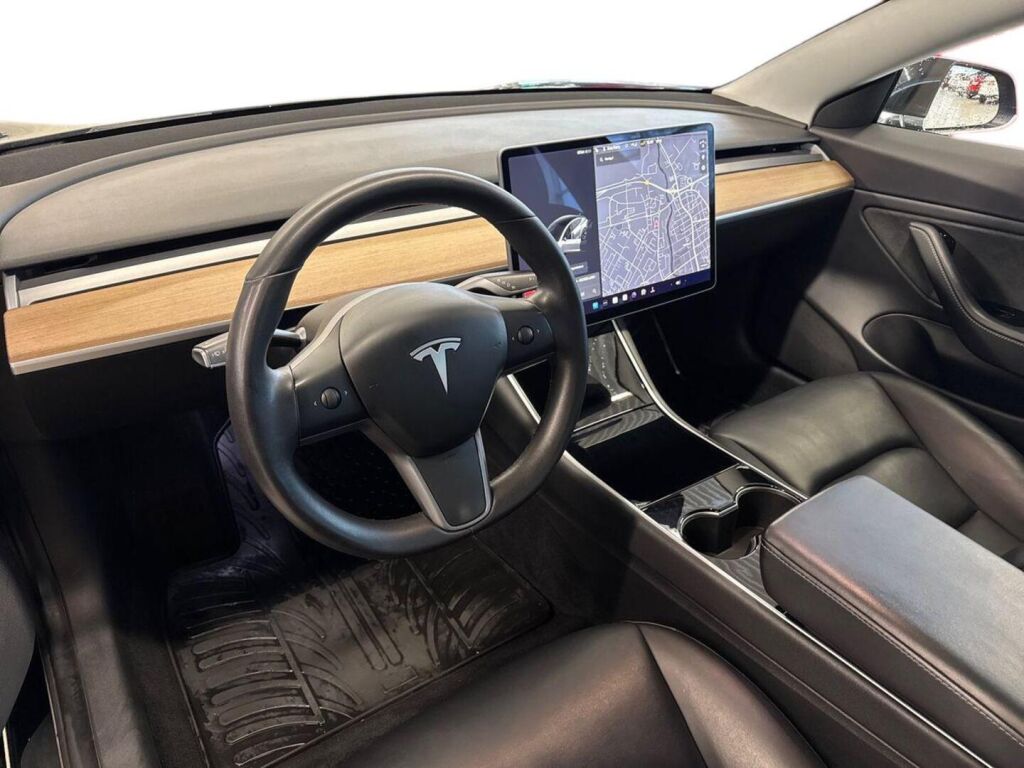 Tesla Model 3 2020 Musta