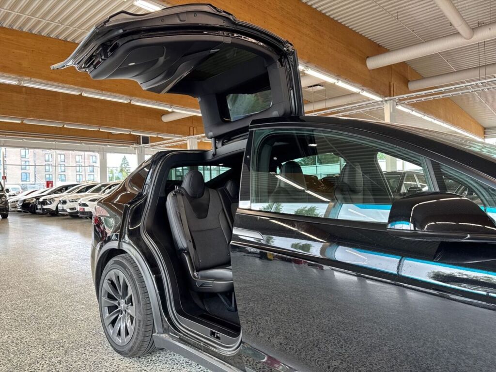 Tesla Model X 2018 Musta