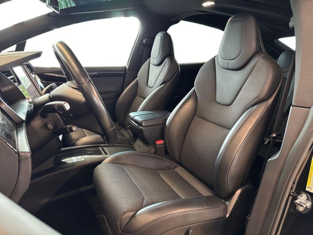 Tesla Model X 2018 Musta