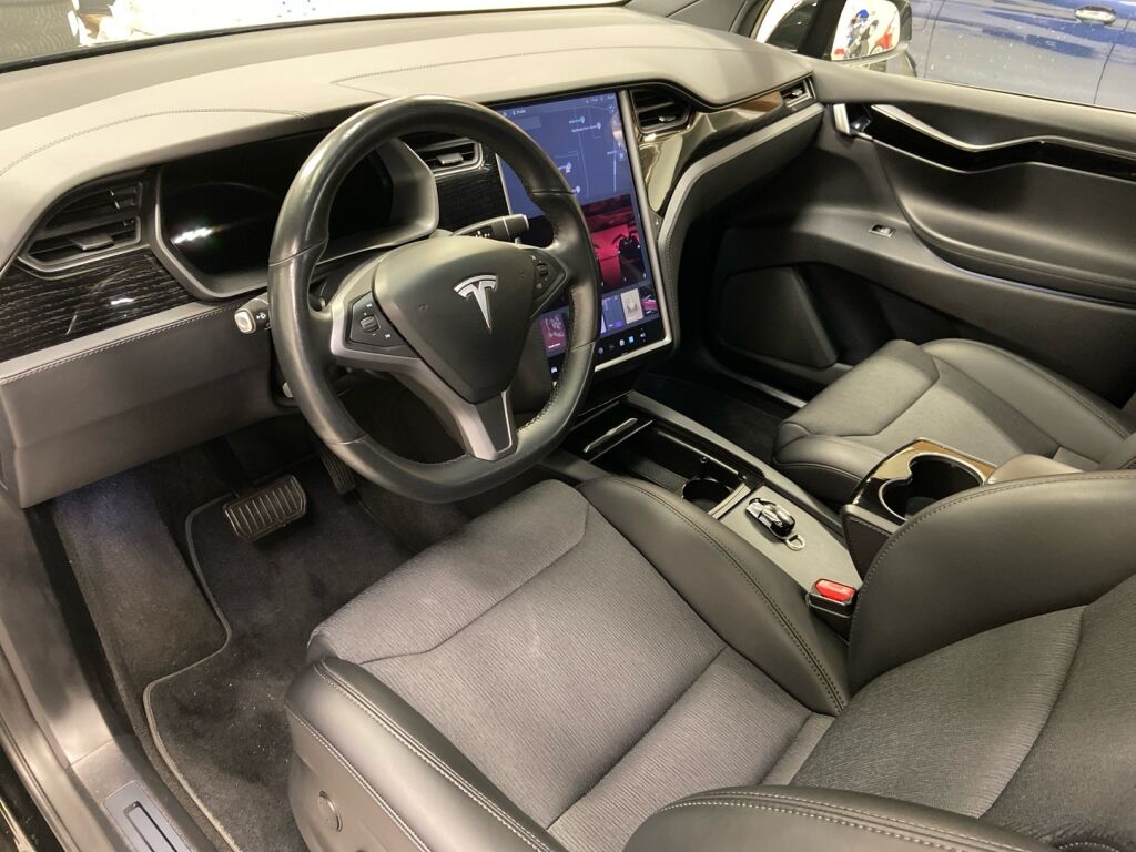 Tesla Model X 2018 Musta