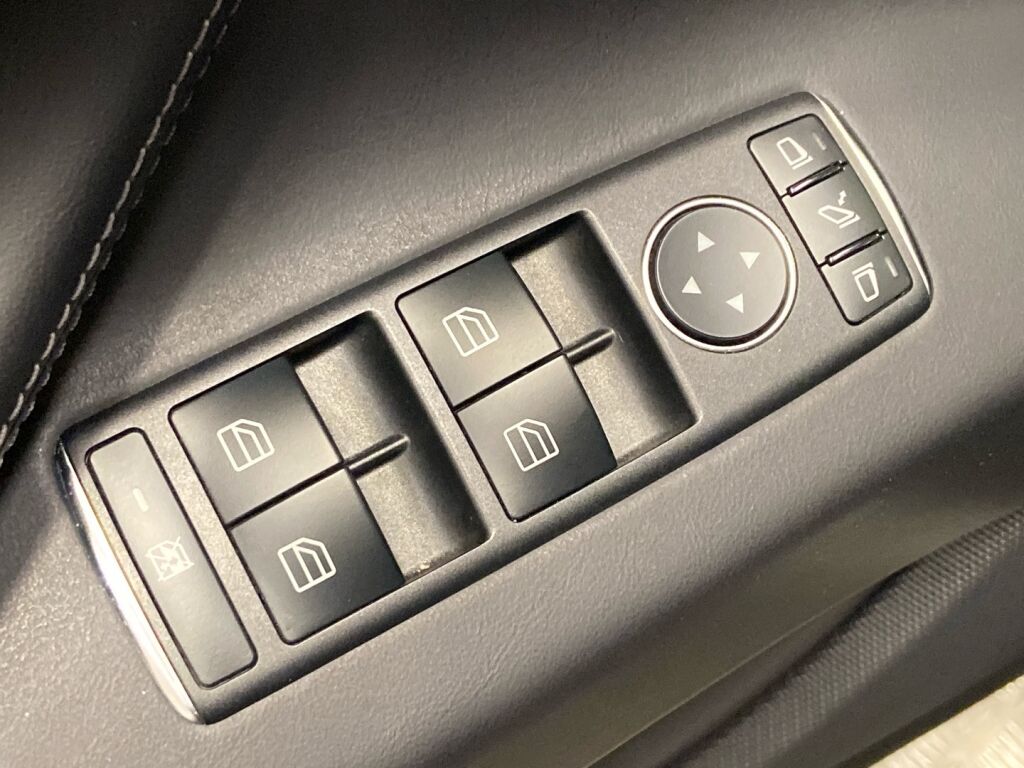 Tesla Model X 2018 Musta