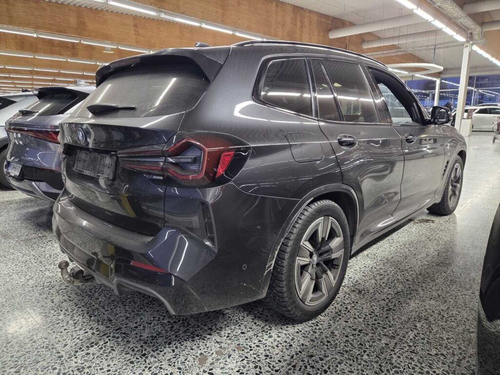 BMW iX3 2023 Harmaa