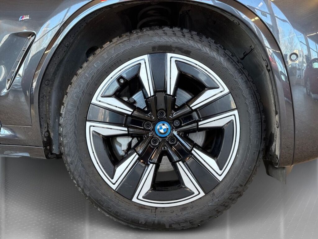 BMW iX3 2023 Harmaa