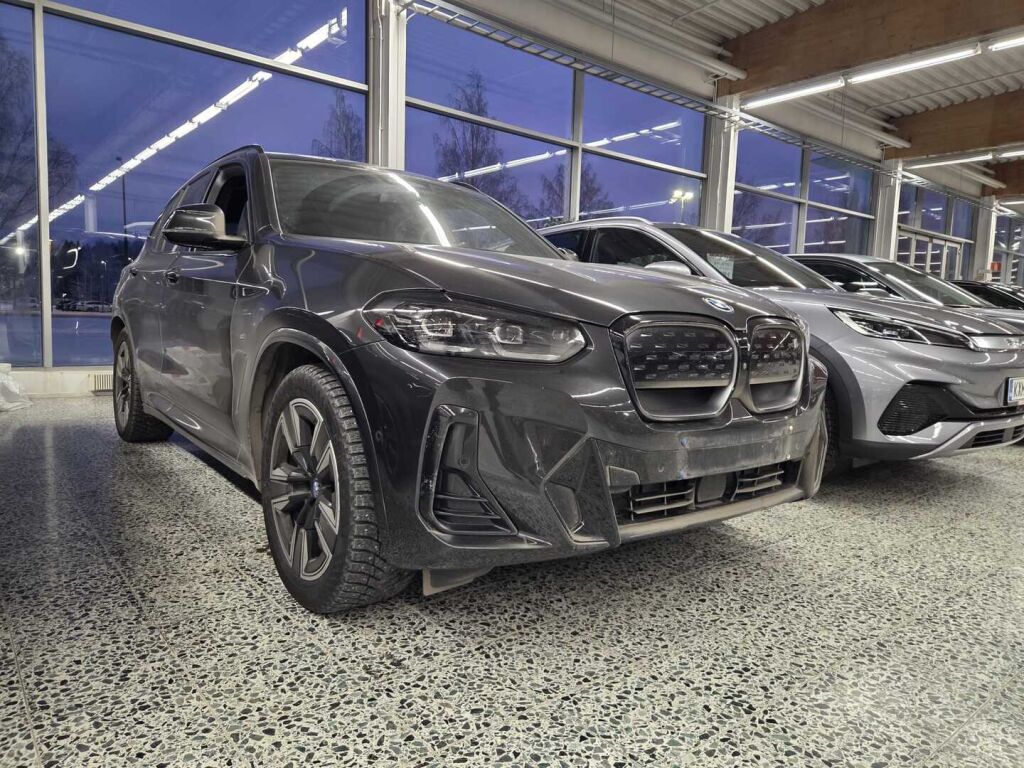 BMW iX3 2023 Harmaa
