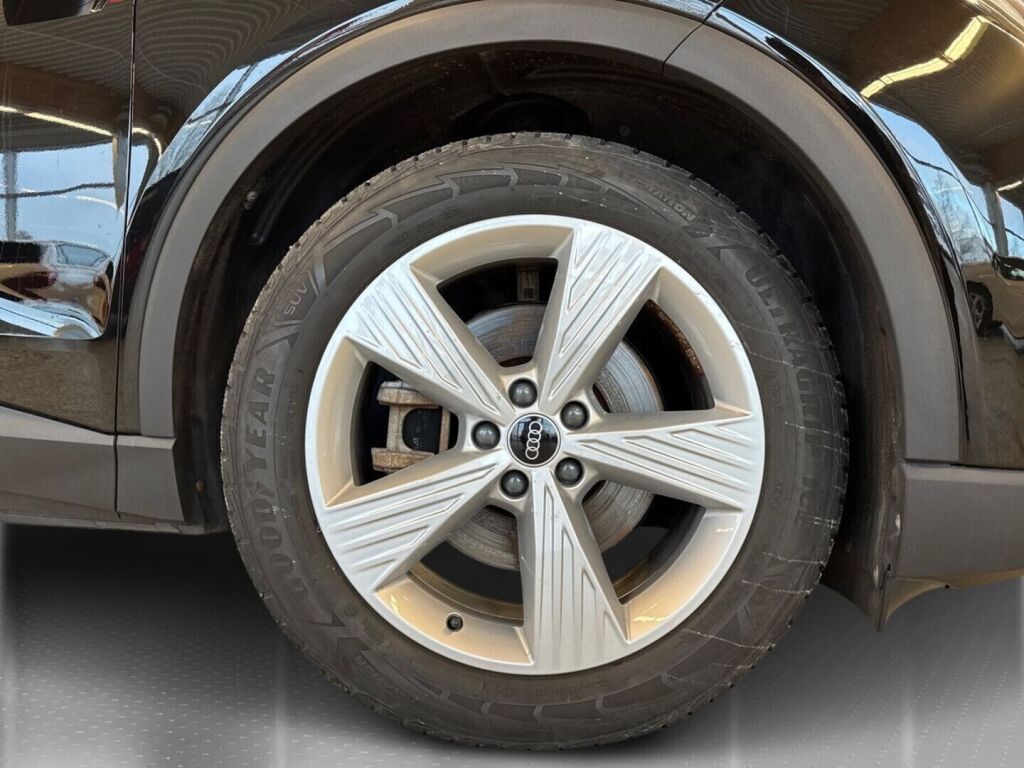 Audi Q4 e-tron 2023 Musta