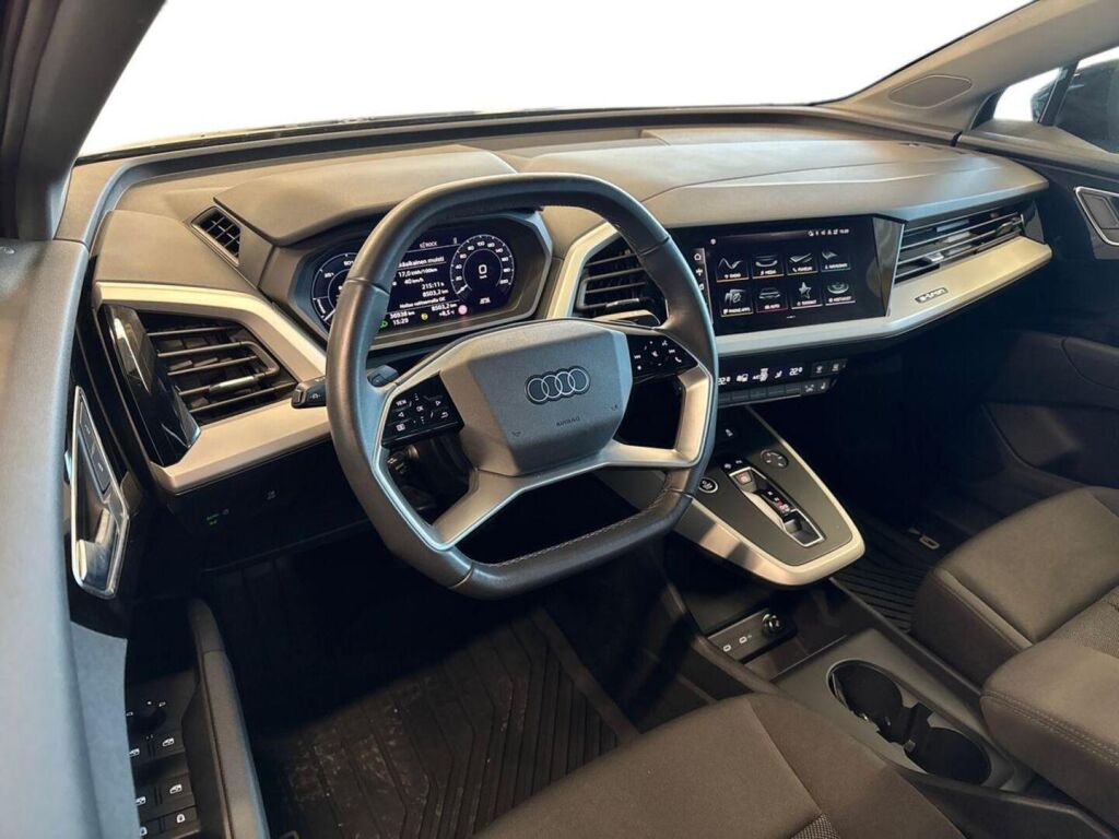 Audi Q4 e-tron 2023 Musta
