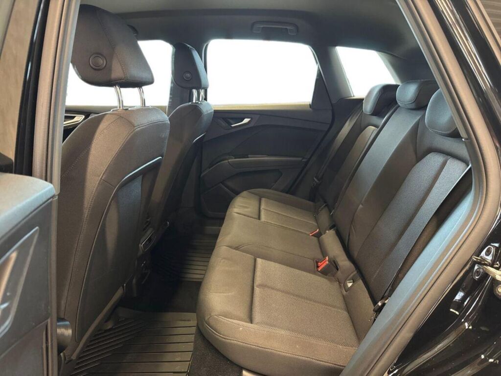 Audi Q4 e-tron 2023 Musta