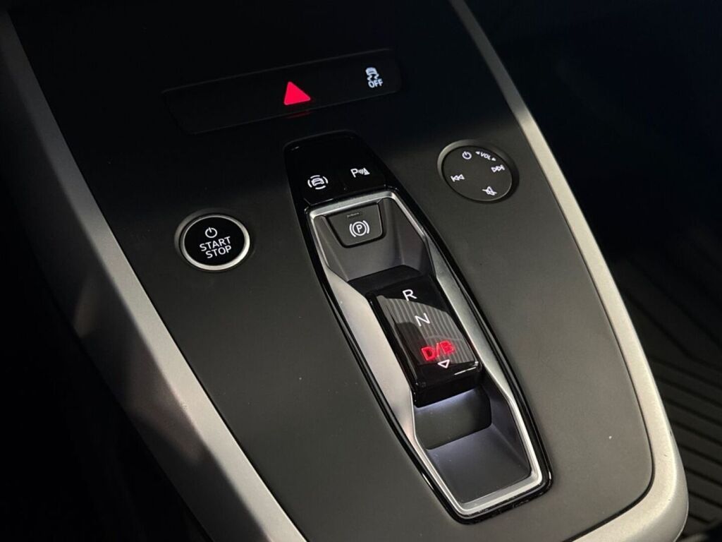 Audi Q4 e-tron 2023 Musta