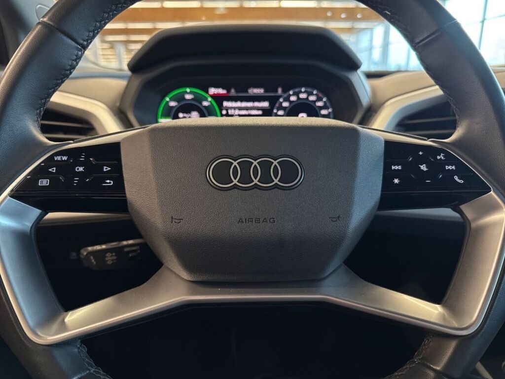 Audi Q4 e-tron 2023 Musta