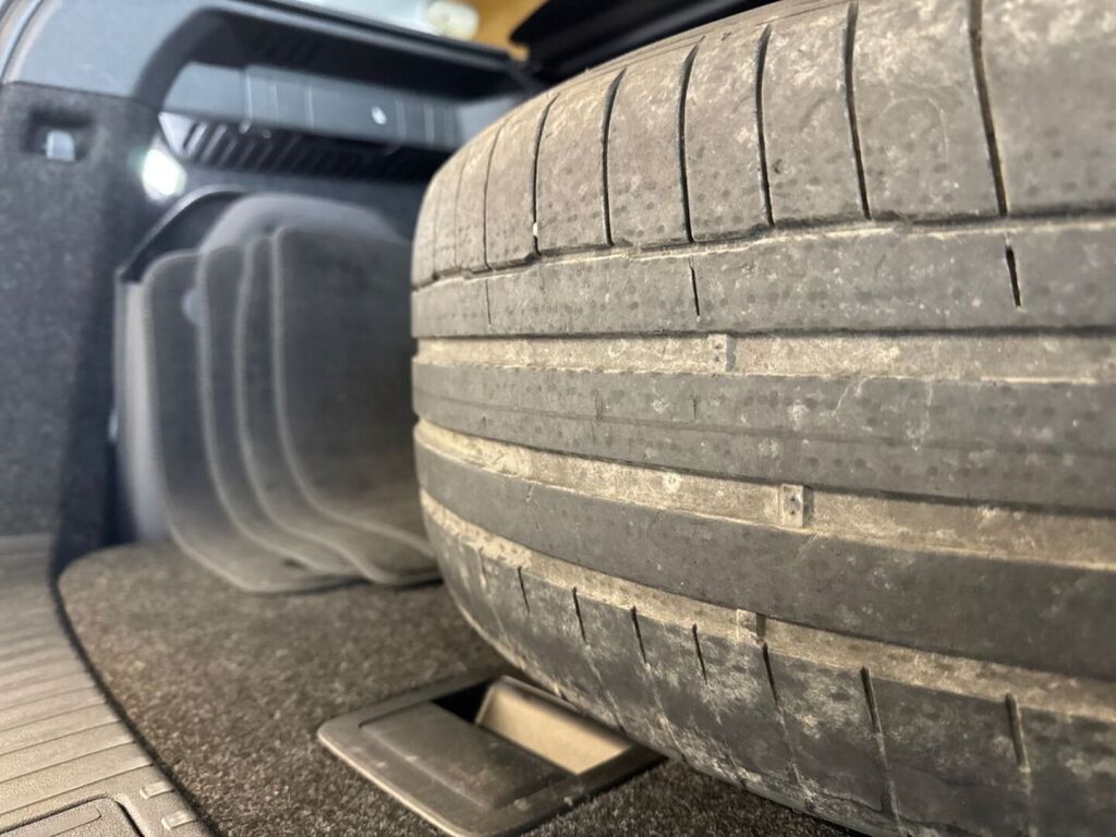 Skoda Enyaq 2022 Valkoinen