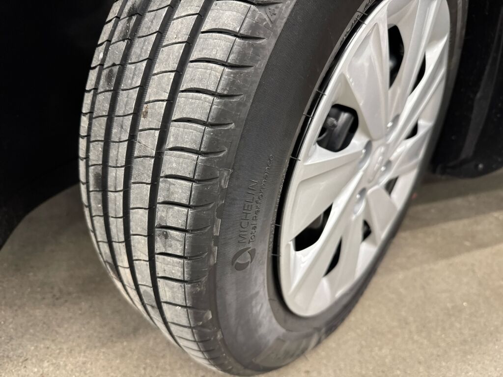 Kia Stonic 2026 Harmaa