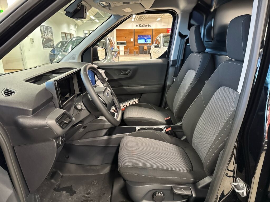 Ford Transit Courier 2026 Musta