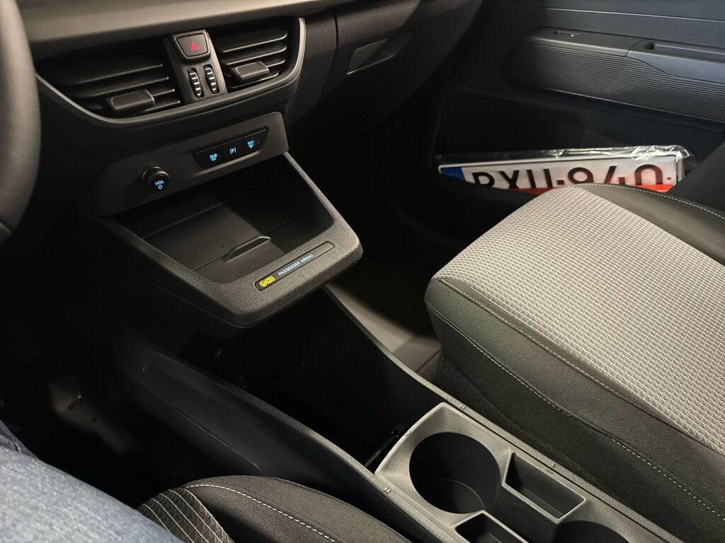 Ford Transit Courier 2026 Musta