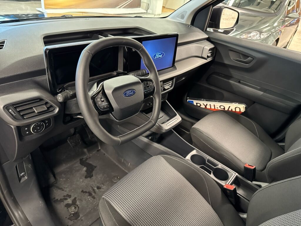 Ford Transit Courier 2026 Musta