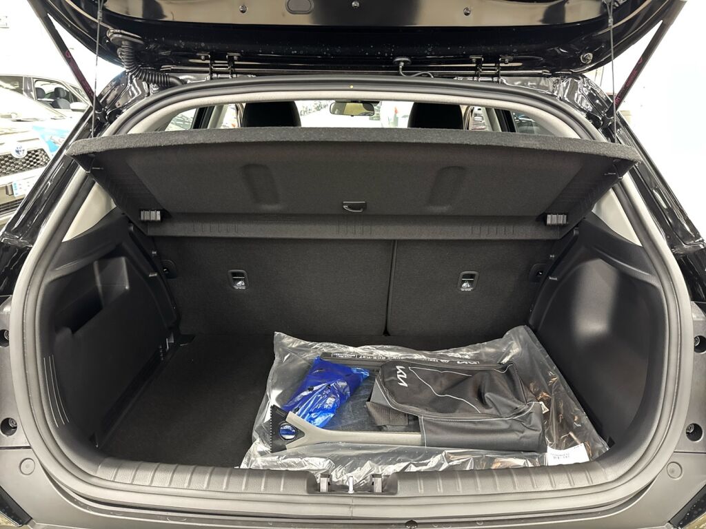 Kia Stonic 2026 Musta