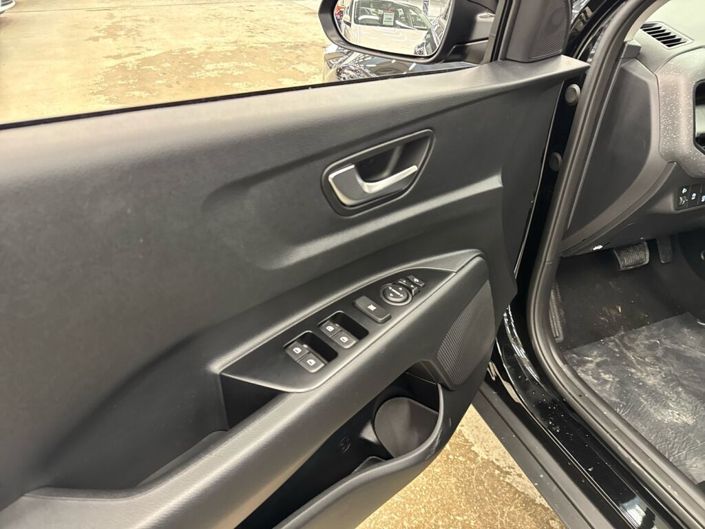 Kia Stonic 2026 Musta