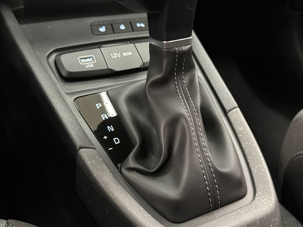 Kia Stonic 2026 Musta