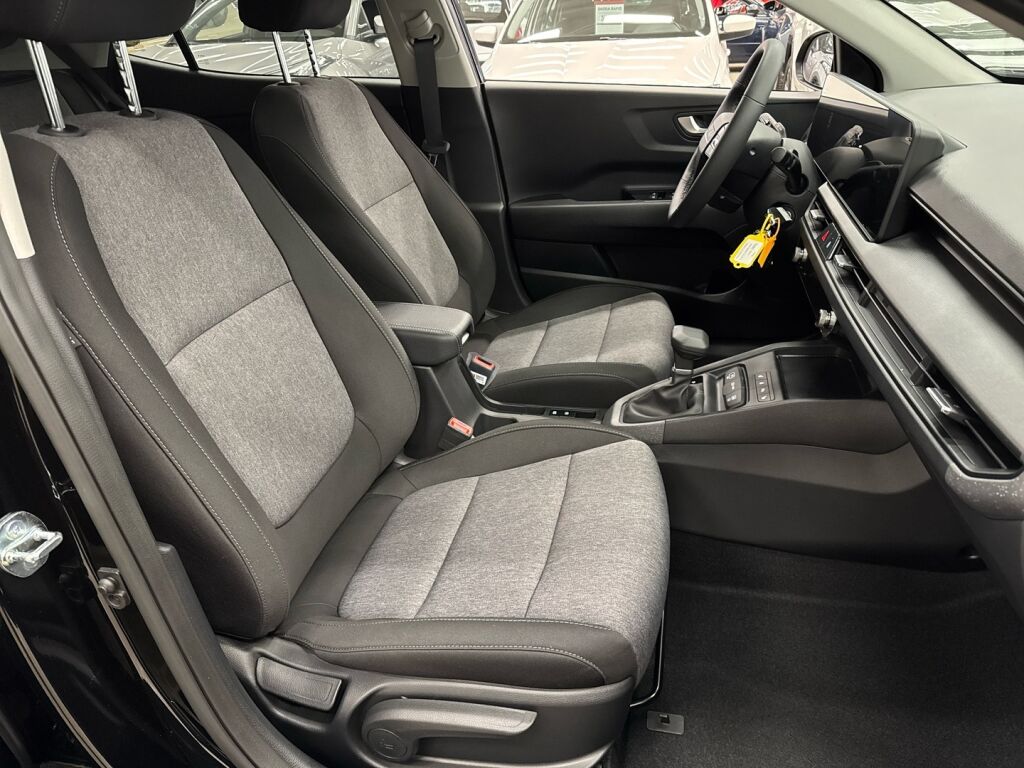 Kia Stonic 2026 Musta