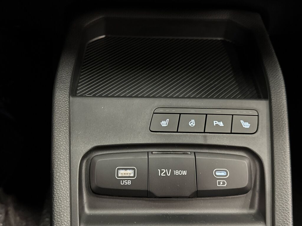 Kia Stonic 2026 Musta