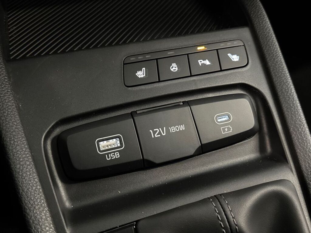 Kia Stonic 2026 Musta