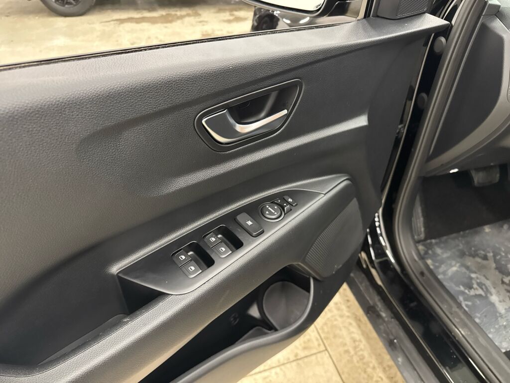 Kia Stonic 2026 Musta