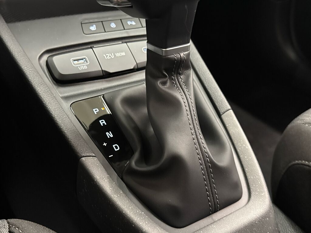 Kia Stonic 2026 Musta