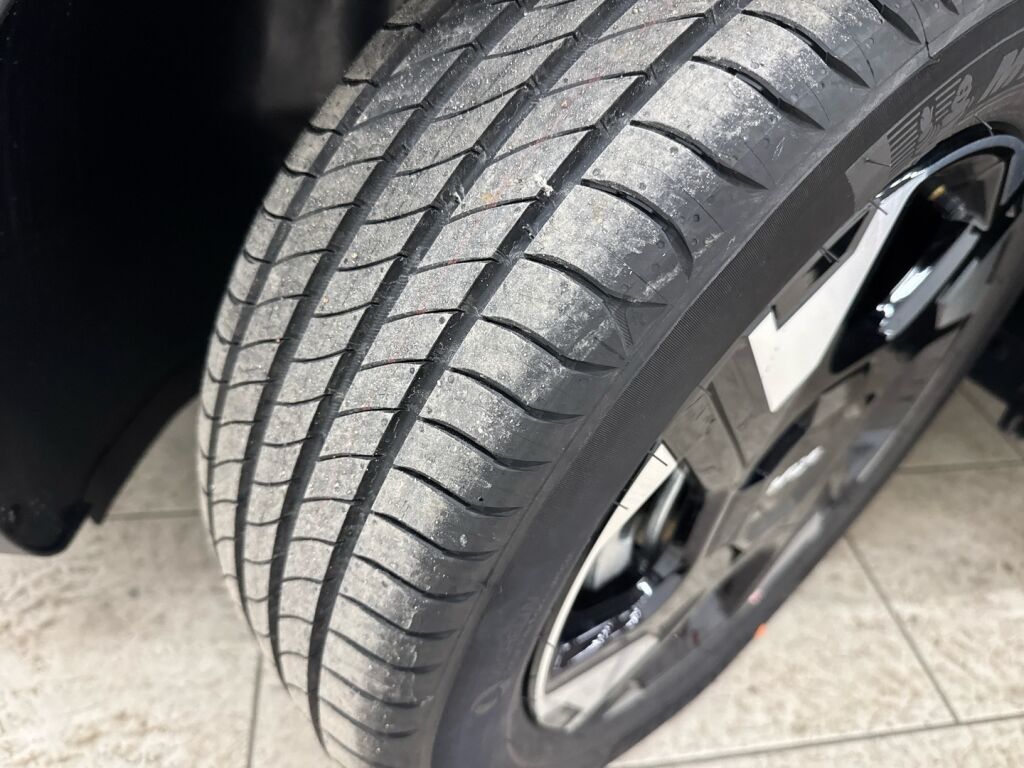 Kia Stonic 2026 Musta