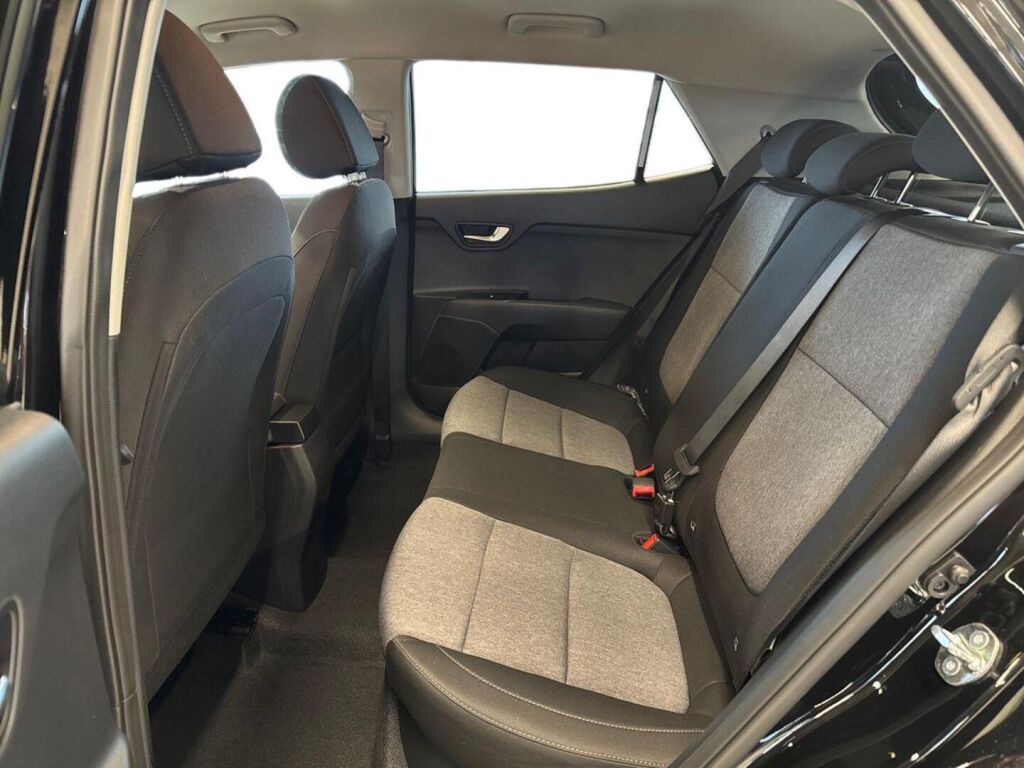 Kia Stonic 2026 Musta