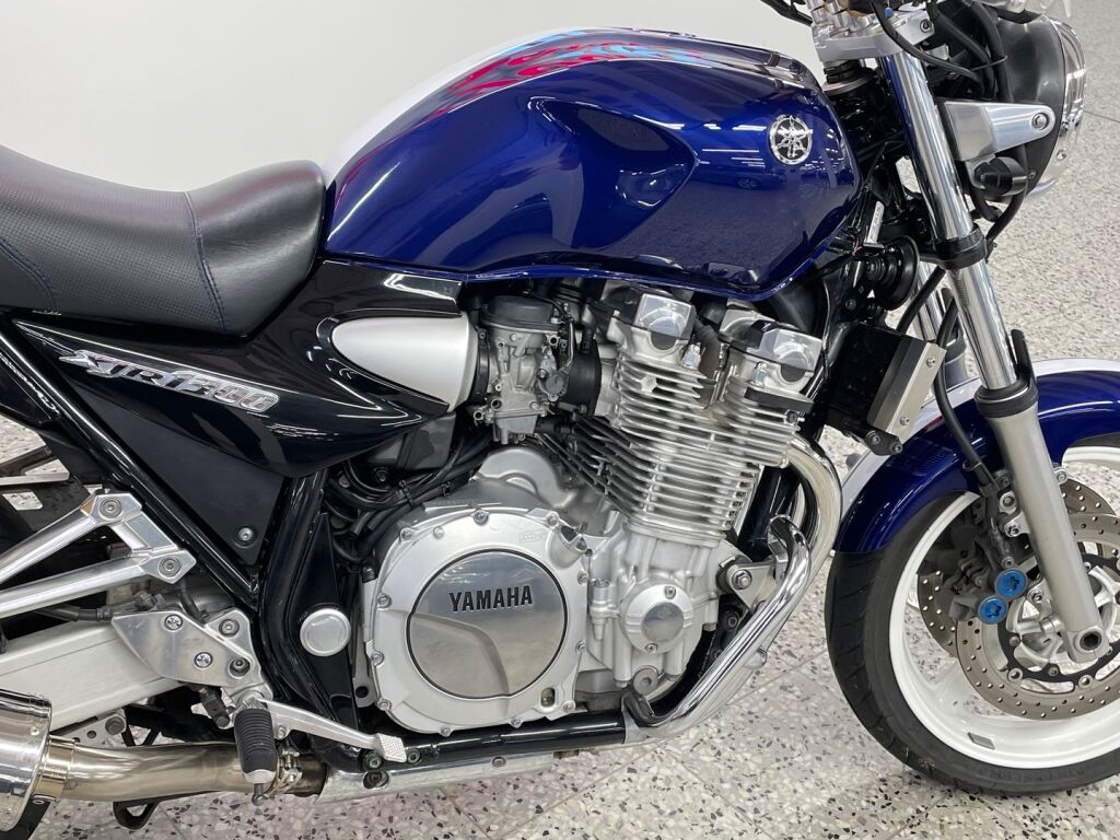 Yamaha XJR 2007 Musta