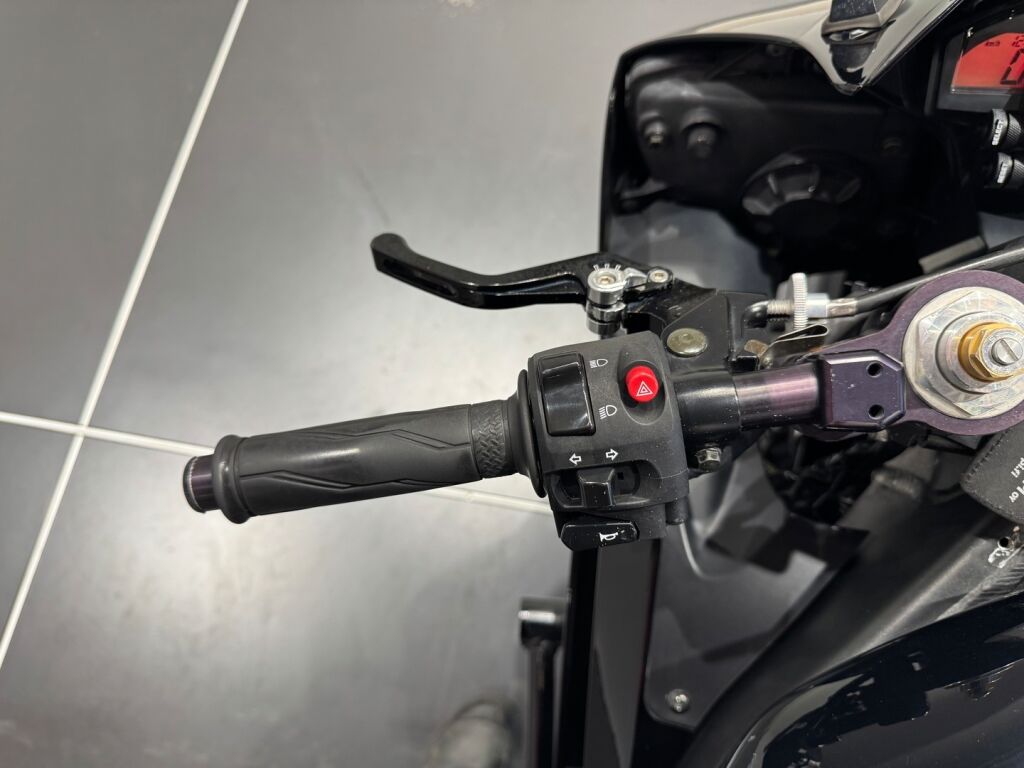 Yamaha YZF-R6 2006 MO V 33