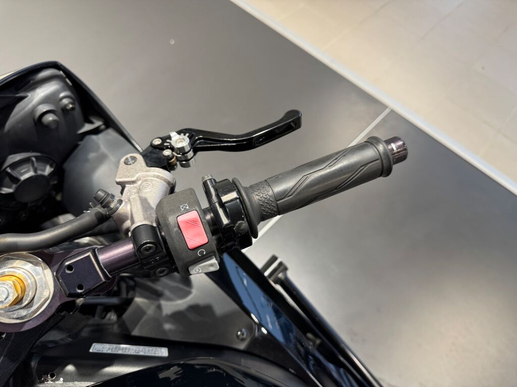 Yamaha YZF-R6 2006 MO V 33