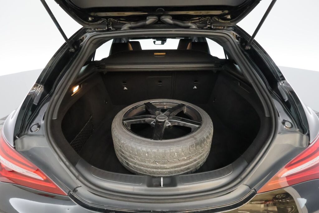 Mercedes-Benz CLA 2016 Musta