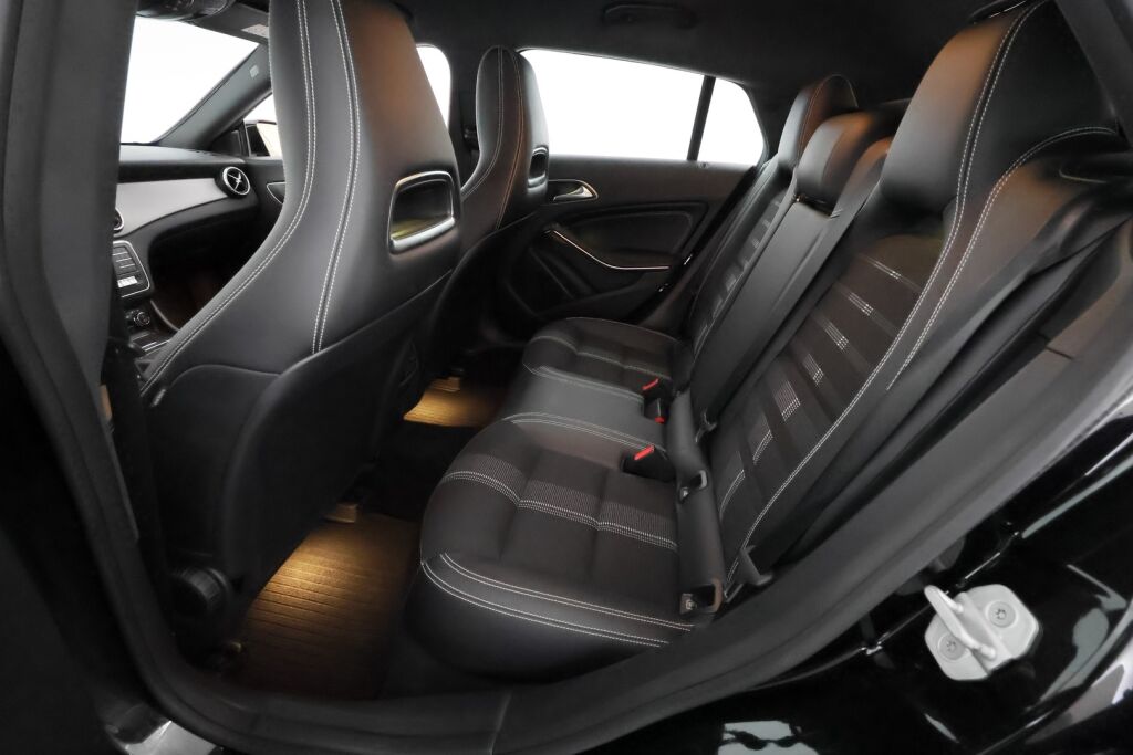 Mercedes-Benz CLA 2016 Musta