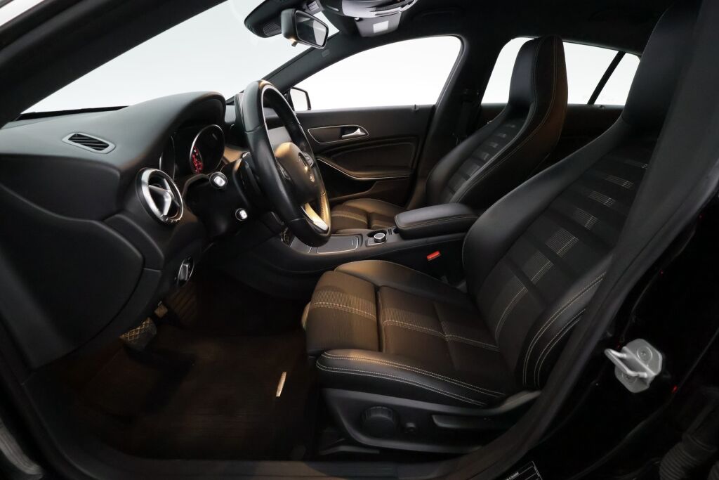 Mercedes-Benz CLA 2016 Musta